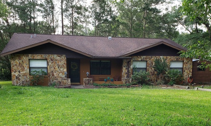 Dunnellon House | SNOWBIRD HAVEN - BOOK YOUR SUMMER TRIP NOW!