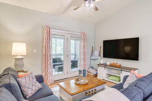 Foley Apartment | Snowbirds Welcome Foley Condo with Pool Access