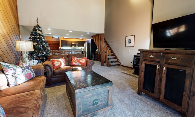 Mammoth Lakes Condo | Snowcreek III 415 Gorgeous Mountain Views, Remodeled with Washer Dryer by RedAwning