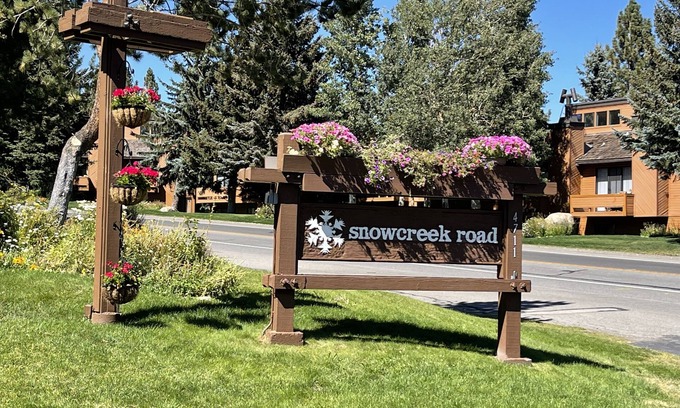 Mammoth Lakes Condo | Snowcreek remodel, big, comfy, best location, wash/dry, 3 TV's, Wi-Fi, Red Line