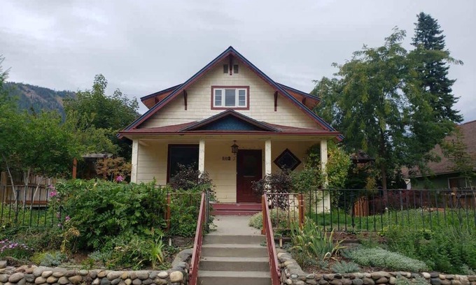 Leavenworth Bed & Breakfast | Snowcreek Suite - Hemlock - Hot Tub