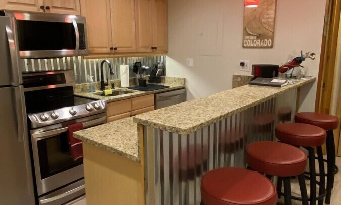 East Village at Copper Condo | Snowflake 501 at Super Bee in East Village