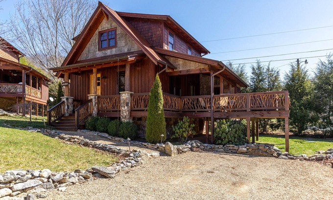 Banner Elk House | Snowflake River Ridge - Eagle Nest - Hot Tub, amenities, fishing in Elk River, 3mi Banner Elk