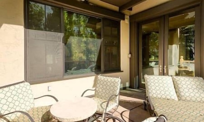 Snowmass Village House | Snowmass Home 4/4 Bedroom, Hot Tub, Fireplace!