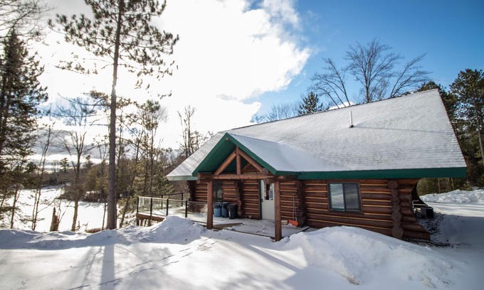 Mercer House | Snowmobilers & Skiers Full Scandinavian Log Home On Private Lake