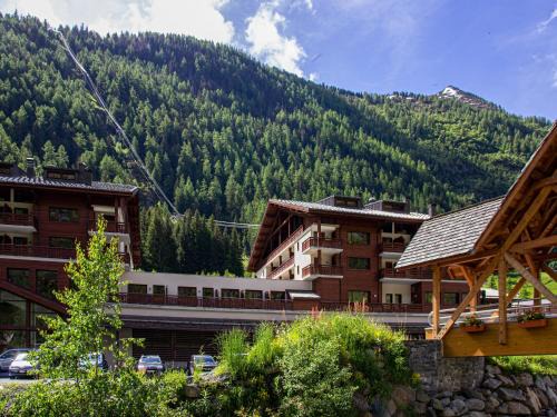 Vallorcine Apartment | Snowy Escape in Scenic Vallorcine