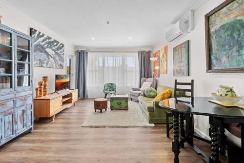 Essendon Apartment | Snug 1-Bed Unit near Essendon Football Grounds
