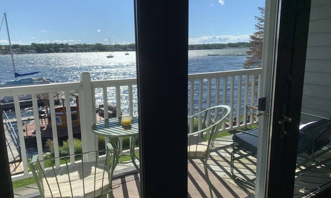 Sturgeon Bay Apartment | Snug Harbor Inn - Suite 202 & 203