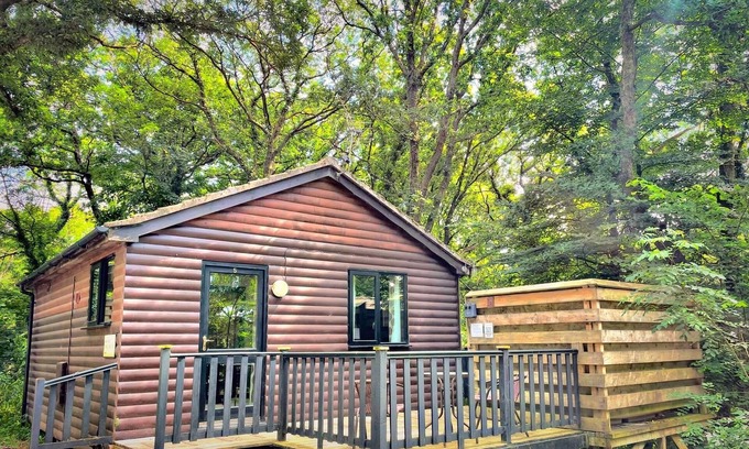 Llanybri House | Snug Hut 5-Hot Tub-Woodland Lodges-Pembrokshire-Tenby
