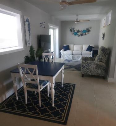 Truckland House | So Coastal! Pet friendly and free early check in!