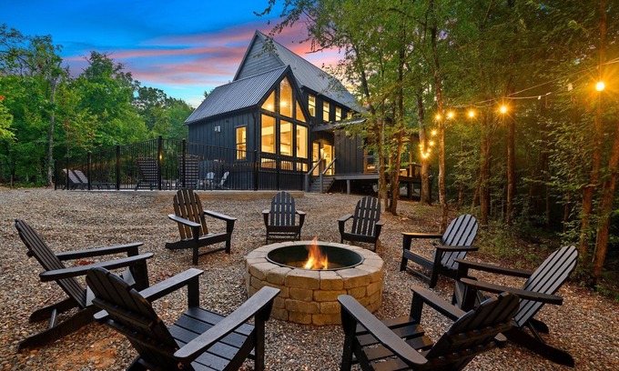 Broken Bow Cabin | Soak in Summer | Luxe Pool, Creekside Bliss