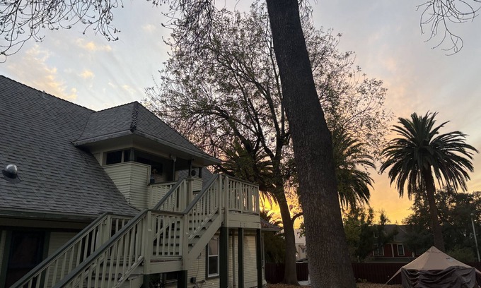 North Central Bed & Breakfast | Sober Living in Pink Cloud with breakfast in superb Pasadena with WiFi