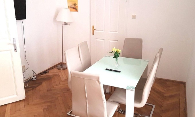 Innere Stadt Apartment | Sobieski Apartment Stephansplatz A21