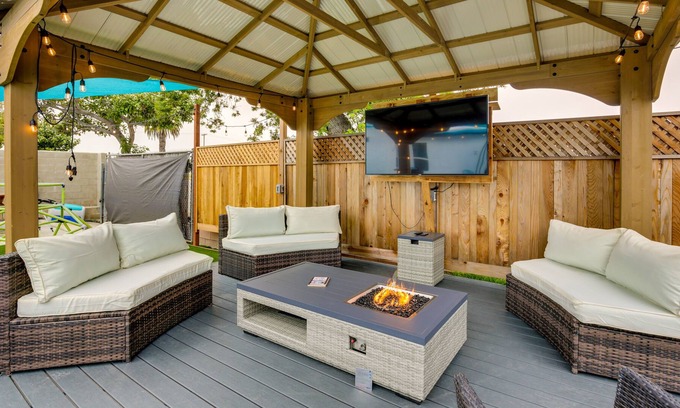 Loma Alta House | SoCal Beach Bungalow w/ Pool + Putting Green!