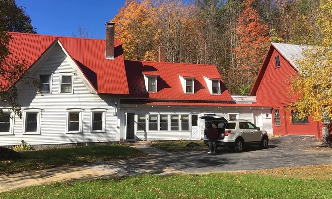 Bryant Pond House | Socially Distance -Lg Farmhouse ;direct route to Sunday River! Ski, Hike or Swim
