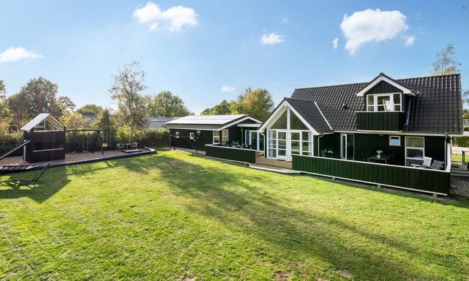 Vibæk Strand House | "Soeren" - 300m from the sea by Interhome