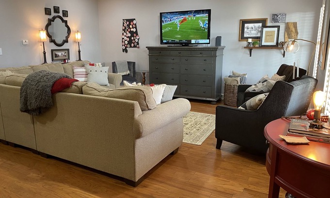 Tuscaloosa Condo | Soho condo on The Strip, 2 1/2 blocks from Bryant-Denny Stadium