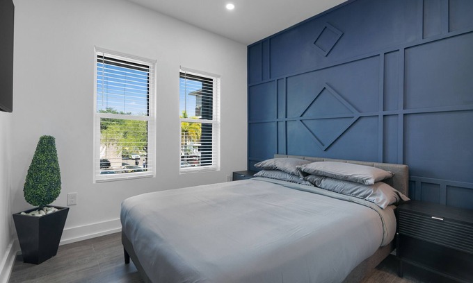 SoHo Apartment | SoHo/Hyde Park Luxury 1 BR Apt