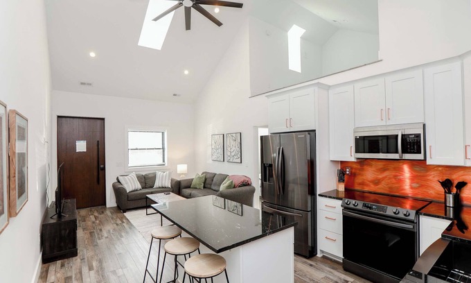 Norfolk - Virginia Beach Apartment | Sojourn 2 BR Steps to the Beach Sleeps 4