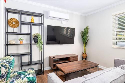 Cottage Line Apartment | Sojourn 2 BR Luxury Beach Side Suite Surf Suite