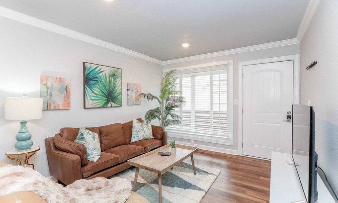 Willoughby Spit Apartment | Sojourn Palm Suite at Beach Cottages