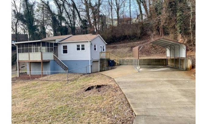 Knoxville House | SoKno Hillside Haven near UT - Private 2BR