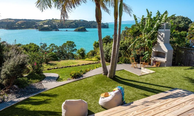 Surfdale House | Sol Spa Oasis - Surfdale Holiday Home
