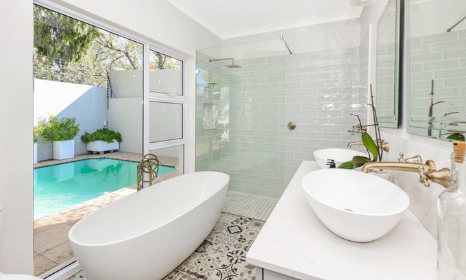 Greater Johannesburg Metropolitan Area Apartment | Solar Powered Home in the Serene Suburbs of Parkhurst