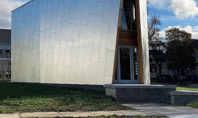 Front Park House | Solar-Powered Triangular Marvel
