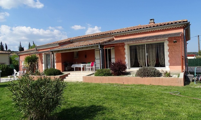 Lagorce House | Soleil single-storey villa with 8/4 saltwater swimming pool, secure, fenced garden