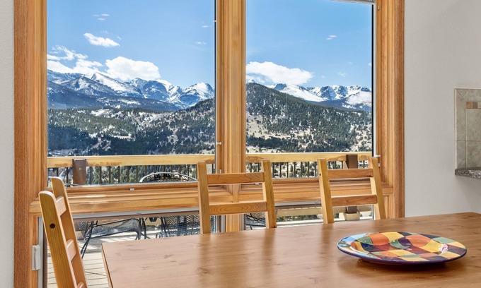 Windcliff Estates House | Solitude Vacation Home at Windcliff by RedAwning