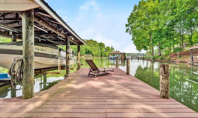 North Shore House | Something Special - Firepit/Game/Movie Room/Dock