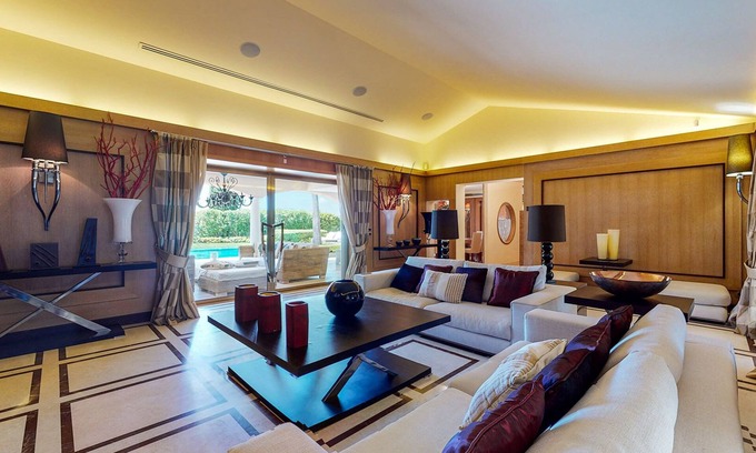 Cote d'Azur- French Riviera Villa | Somptueuse Propriété a Deux pas de la Plage de Tahiti