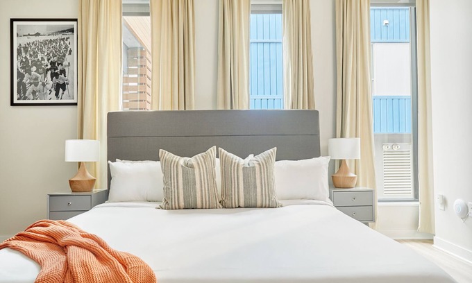 Uptown Apartment | Sonder at REVEL | Queen Studio Apartment