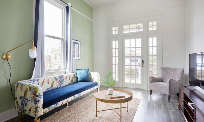 Uptown Historic District Apartment | Sonder at Viewpoint