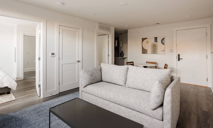 Navy Yard Apartment | Sonder Europa | Lower-Level One-Bedroom Apartment
