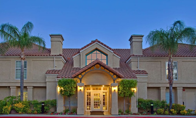 Chatsworth Hotel | Sonesta ES Suites Chatsworth