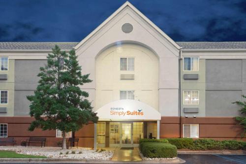 Crestline Heights Hotel | Sonesta Simply Suites Birmingham Hoover
