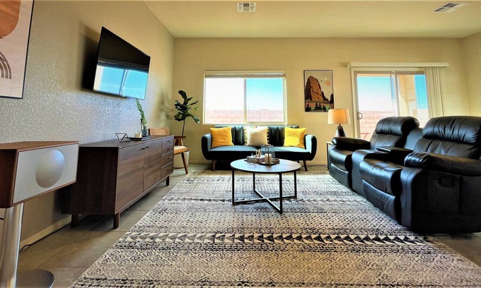 Sierra Vista House | ☀️Sonoran Desert Oasis Central Location Pool/Hot tub Family Getaway
