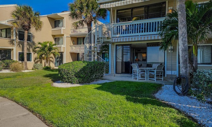 Belleair Beach Condo | Sonrisa 11 Sun-Kissed Beachfront Bliss in Belleair