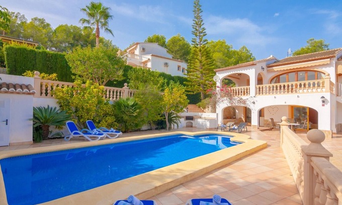 Urbanitzacio la Fustera Villa | SONRISAS, Villa for 8 pax with private pool and free wifi.