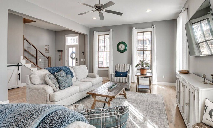 Eufaula House | Sons & Sunshine close to Tower Court Pool!