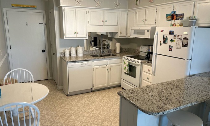 Morehead City Condo | Soothing 2-bedroom condo with WiFi in Atlantic Beach