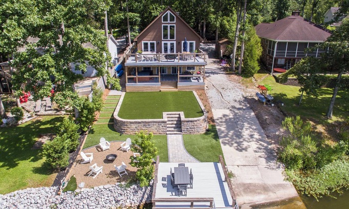 Chapin House | Soothing 3-bedroom house on Lake Murray!