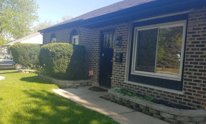 Richton Park House | Soothing 3-bedroom house with AC in Richton Park
