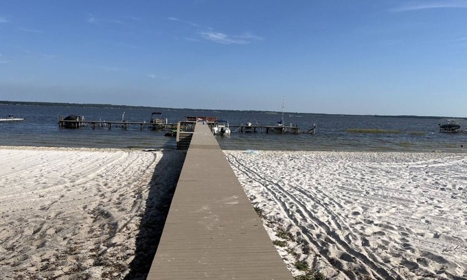 Candler Cottage | Soothing spring fed lakefront cottage with AC in charming Ocklawaha