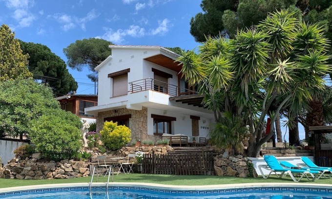 Sant Cebria de Vallalta Villa | Sophisticated elegance and views close to BCN!