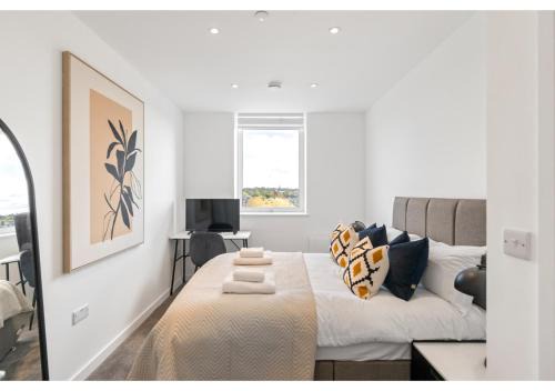 Clock House Apartment | Sophisticated Living: 1-BR Flat in Beckenham