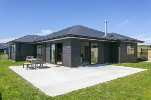 Wharewaka House | Sophistication Meets Relaxation