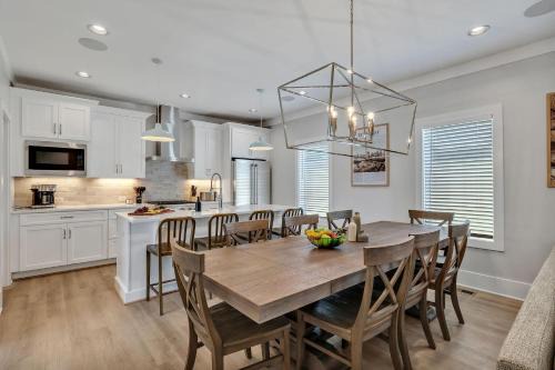 Berry Hill House | Soprano - Private Rooftop - 8 mins to Broadway